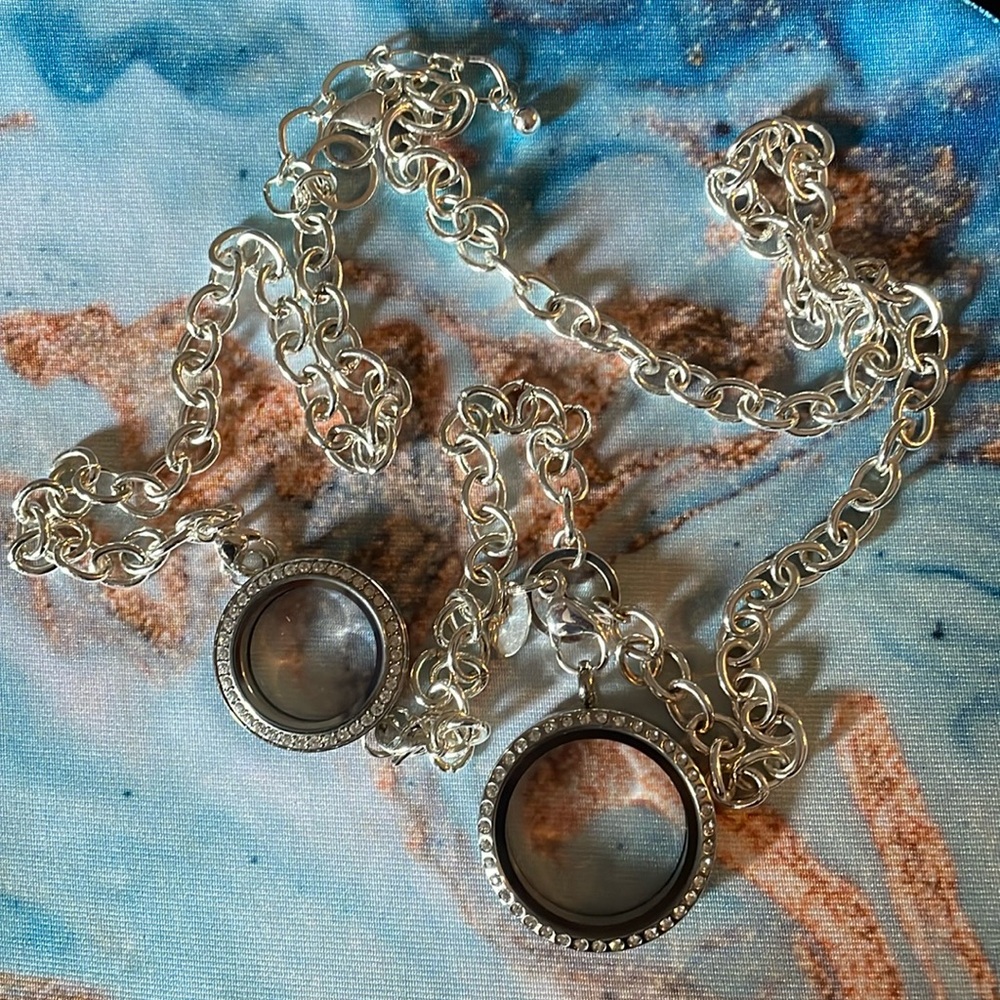 Origami Owl - Over the Heart Living Locket Necklace